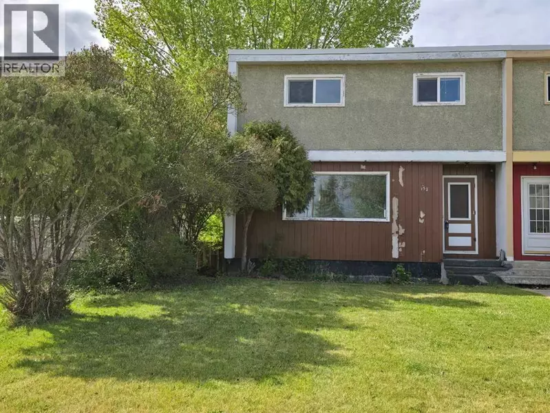 9521 89 Avenue, Peace River, AB T8S1G7