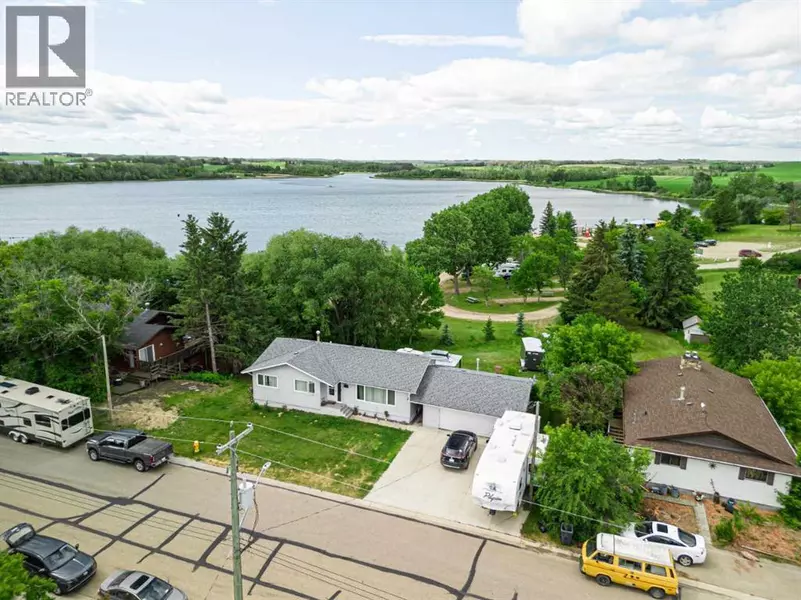 4812 Lake Street, Alix, AB T0C0B0