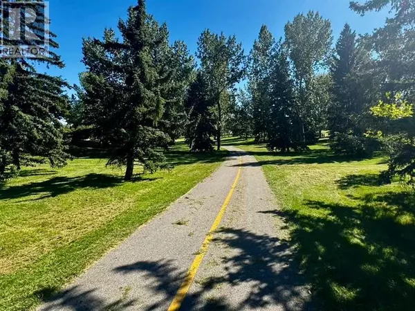 Calgary, AB T2Y3B4,244 Shawinigan Drive SW