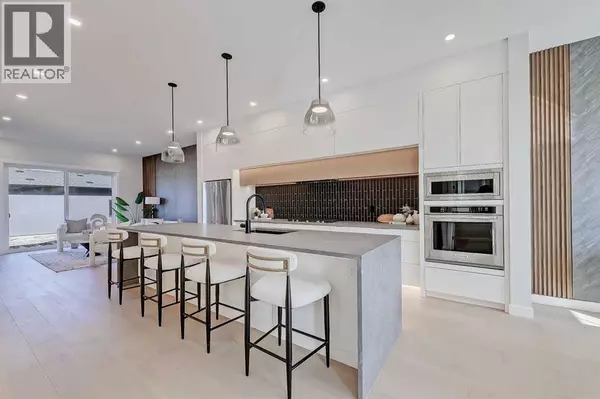 Calgary, AB T2E1J1,910 15 Avenue NE