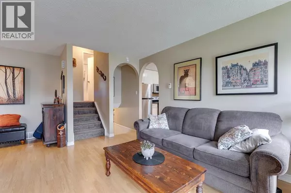 Calgary, AB T3J1X2,87 Falton Close NE