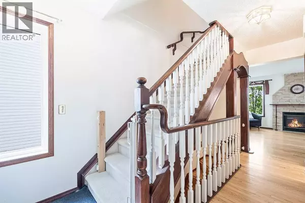 Calgary, AB T1Y7B9,7242 Laguna Way NE