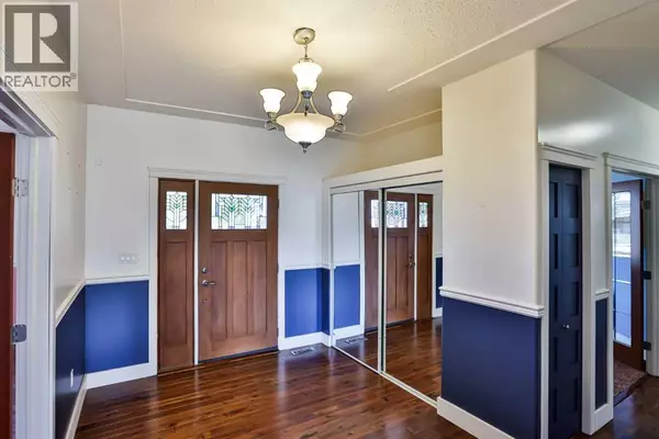 Raymond, AB T0K2S0,425 N 100 W