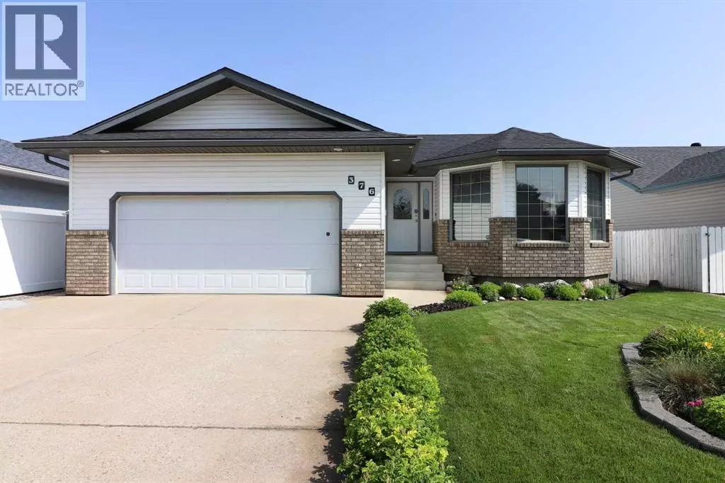 Medicine Hat, AB T1C1S2,376 20 Street NE
