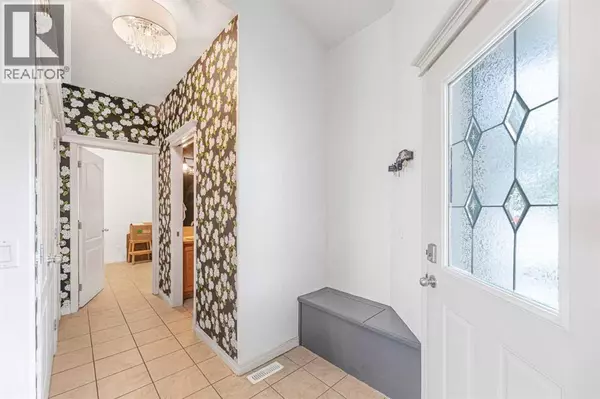 Chestermere, AB T1X1S7,152 Cove Rise