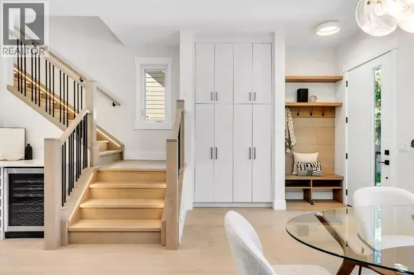 Calgary, AB T2E5J7,1130A Regent Crescent NE