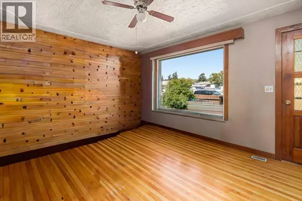 Calgary, AB T3B0A9,4503 Bowness Road NW