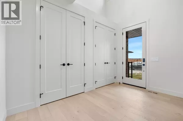 Calgary, AB T3B6P4,30 Greenwich Row NW