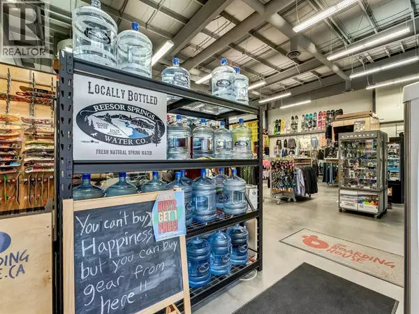 Medicine Hat, AB T1B0M9,2, 2010 Strachan Road SE