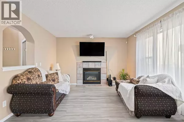 Calgary, AB T1Y7J1,165 San Fernando Place NE