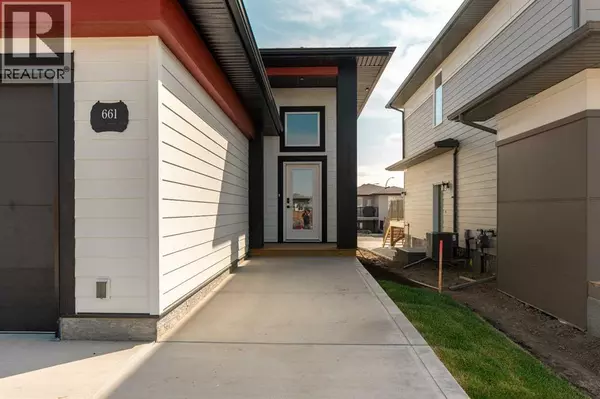 Lethbridge, AB T1J5W3,661 Devonia Road W