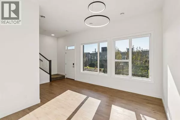 Calgary, AB T3C3Y3,228 Sovereign Common SW