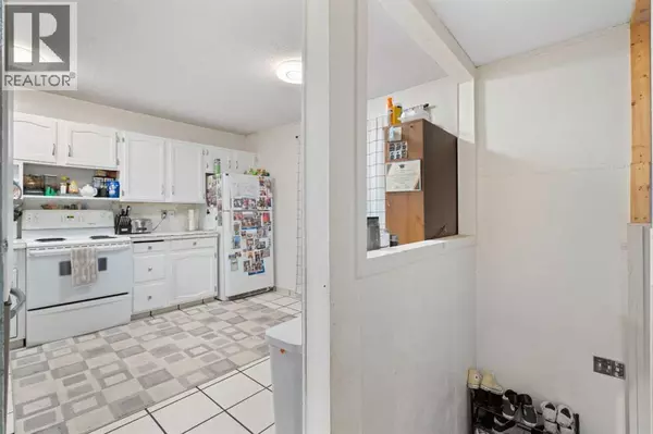 Calgary, AB T2B1V2,3212 Dover Crescent SE