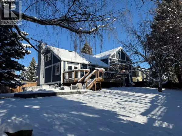 119 Pump Hill Bay SW, Calgary, AB T2V4L6