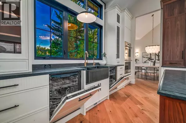 Calgary, AB T2T2T7,1608 49 Avenue SW