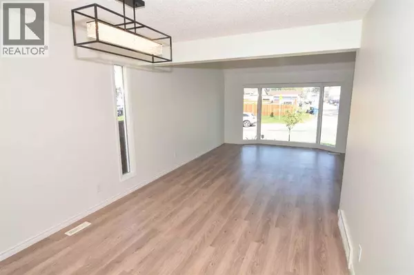 Calgary, AB T3E6R9,5123 32 Avenue SW