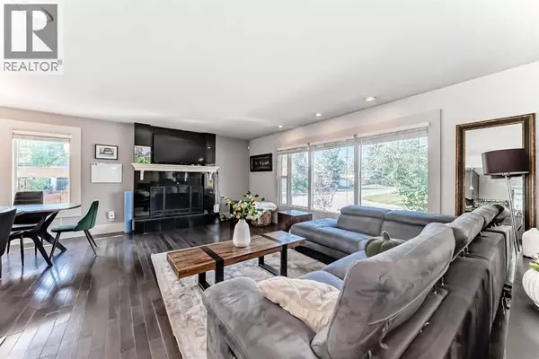 Calgary, AB T2J1X5,10824 Maplebend Drive SE