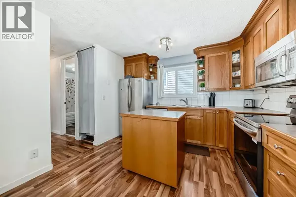 Calgary, AB T2A6M1,6907 4 Avenue NE