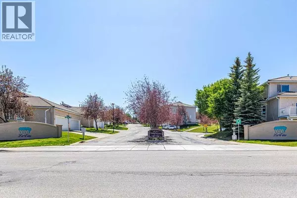 39 Hamptons Link NW, Calgary, AB T3A5V9