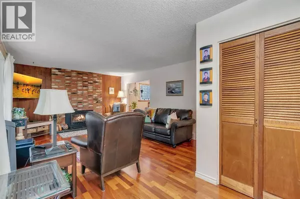 Calgary, AB T1Y1G8,4623 31 Avenue NE