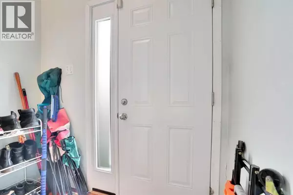 Calgary, AB T2K4W3,2, 459 Huntsville Crescent NW