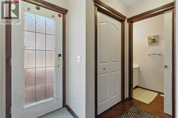 Calgary, AB T3Y3Y9,206 Coral Cove NE