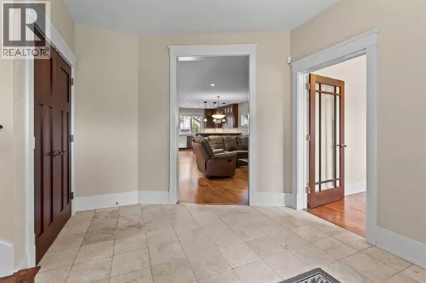 Calgary, AB T2M2X4,1428 2A Street NW