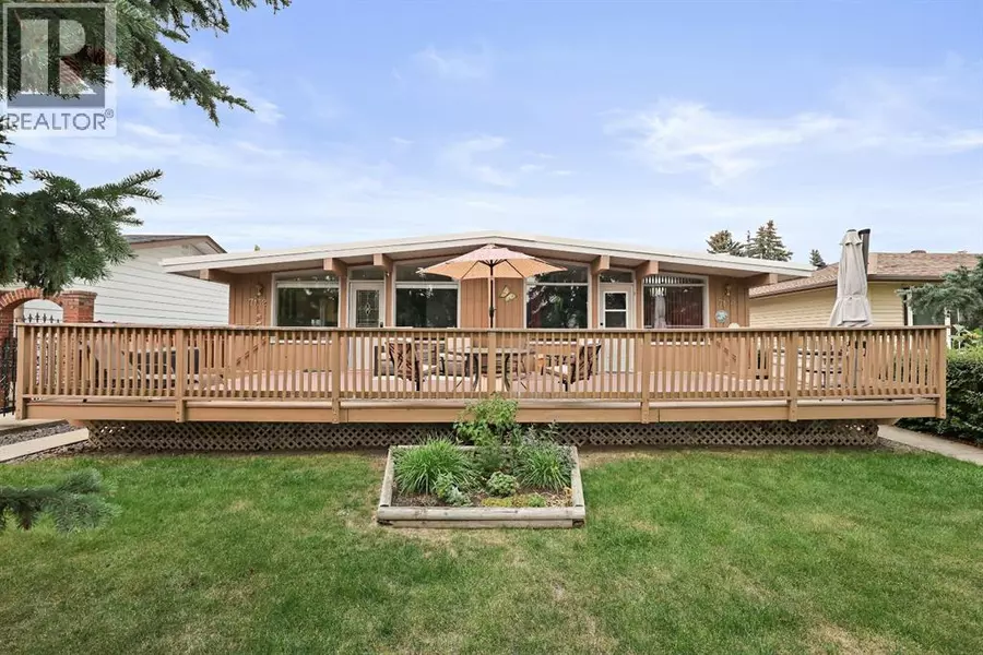 7132 & 7130 35 Avenue NW, Calgary, AB T3B1S9