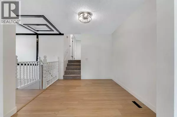 Calgary, AB T2B2S1,40 Erin Woods Drive SE