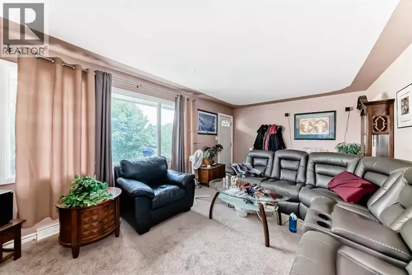 Calgary, AB T2B1G4,2235 42 Street SE