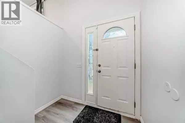 Calgary, AB T3K1R4,81 Bearberry Close NW