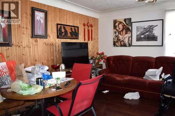 Calgary, AB T3B0H8,8543 Bowness Road NW