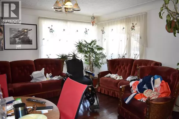 Calgary, AB T3B0H8,8543 Bowness Road NW