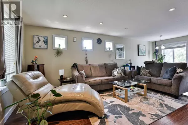 Lethbridge, AB T1H3G8,738 18 Street N