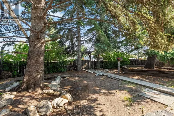 Calgary, AB T3B1V6,7927 36 Avenue NW