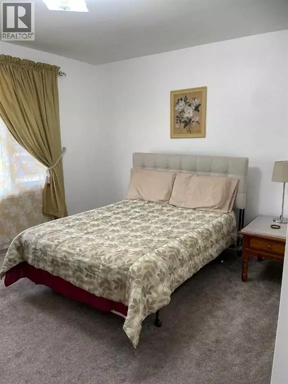 Calgary, AB T2M1Z4,1913 24 Avenue NW
