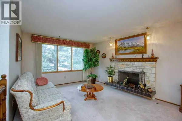 Calgary, AB T3B4E8,307 Silverthorn Way NW