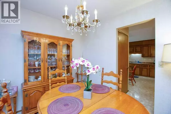 Calgary, AB T3B4E8,307 Silverthorn Way NW