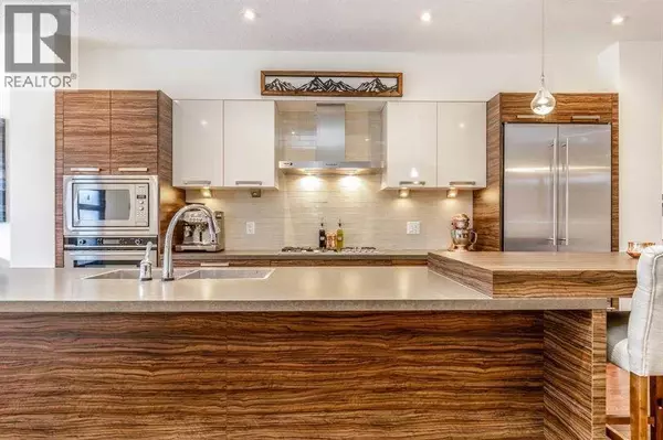 Calgary, AB T3E1X5,2413 25 Street SW