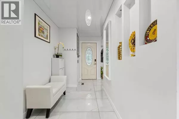 Calgary, AB T2Y4R1,343 Queen Tamara Way SE