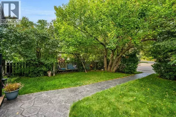 Calgary, AB T3B1V5,7815 36 Avenue NW