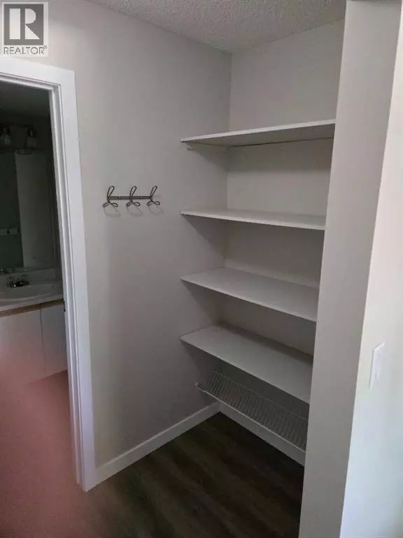 Lethbridge, AB t1k7g6,213, 485 Red Crow Boulevard W