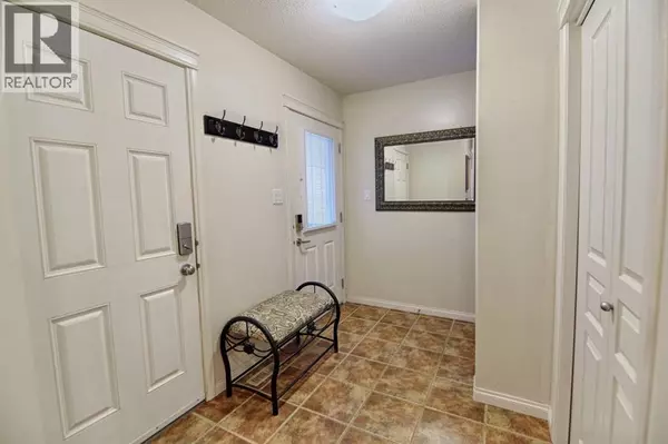 Lethbridge, AB T1J2G3,420 Silkstone Crescent W