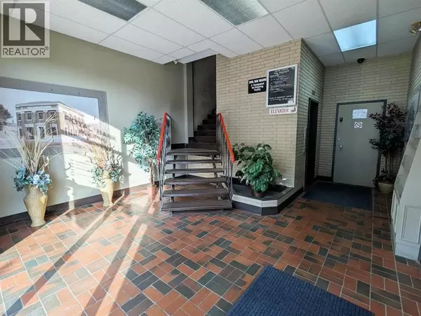 Medicine Hat, AB T1A0H3,578-580 3 Street SE