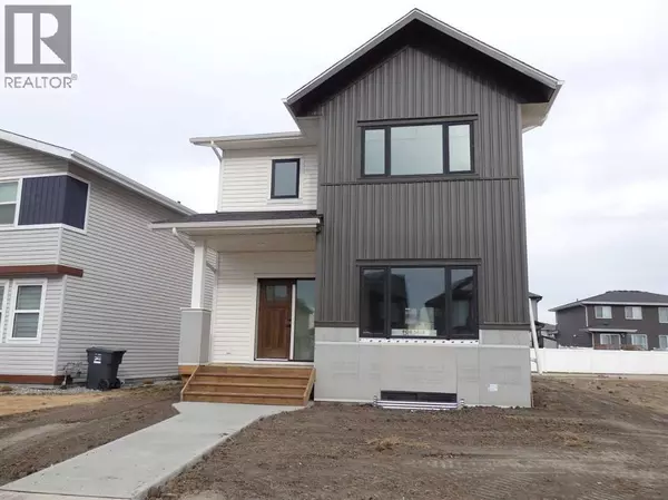 36 Memorial Parkway, Rural Red Deer County, AB T4E3B7