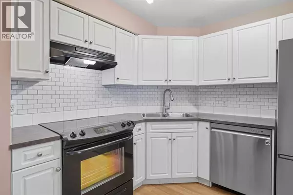 Calgary, AB T2A7Z4,110, 2000 Applevillage Court SE