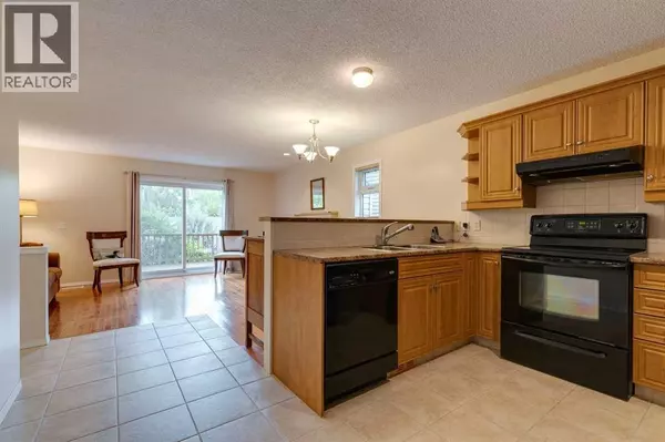 Calgary, AB T3H3G5,7204 Sierra Morena Boulevard SW
