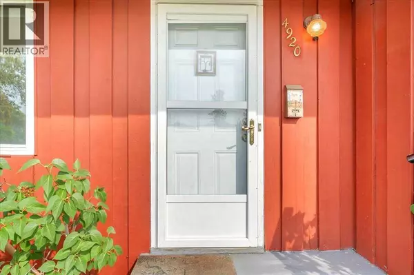 Calgary, AB T3C3L6,4920 Worcester Drive SW