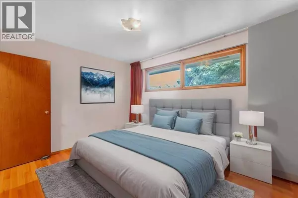 Calgary, AB T3C3L6,4920 Worcester Drive SW