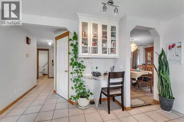 Calgary, AB T3A5Z1,220 Edgeridge Gardens NW